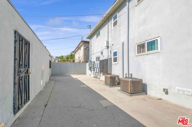 10235 S 10th Avenue, Inglewood CA: https://media.crmls.org/mediaz/8113f859-5016-4d42-ac78-0d38efabf7d5.jpg