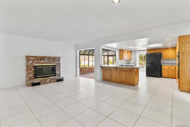 7214 Manzanita, Carlsbad CA: https://media.crmls.org/mediaz/81143075-7ba8-4a6e-a116-746d3af79e8f.jpg