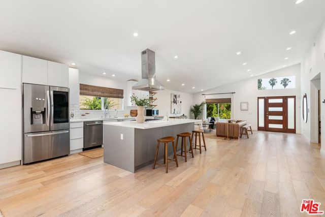 5627 Lemp Avenue, North Hollywood CA: https://media.crmls.org/mediaz/81147ee5-fe15-4d3b-b968-2d4bee6d59f0.jpg