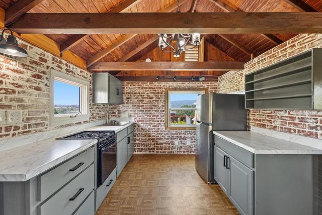 180 Dicicco Terrace, Watsonville CA: https://media.crmls.org/mediaz/81148249-4139-41b2-9f9f-31d347d10f67.jpg