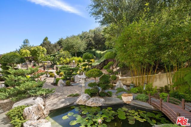 2855 Oak Knoll Drive, Diamond Bar CA: https://media.crmls.org/mediaz/81149d44-abb2-4a65-87a6-2e11d7c912f5.jpg