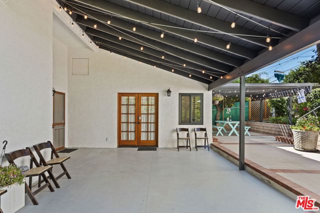 1517 Glendon Avenue, Los Angeles CA: https://media.crmls.org/mediaz/8114ab44-c14f-4811-a07c-896a5c34958e.jpg