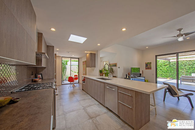 431 N Calle Rolph, Palm Springs CA: https://media.crmls.org/mediaz/8114b9d4-9f4a-448e-a333-db9d073a5d0e.jpg
