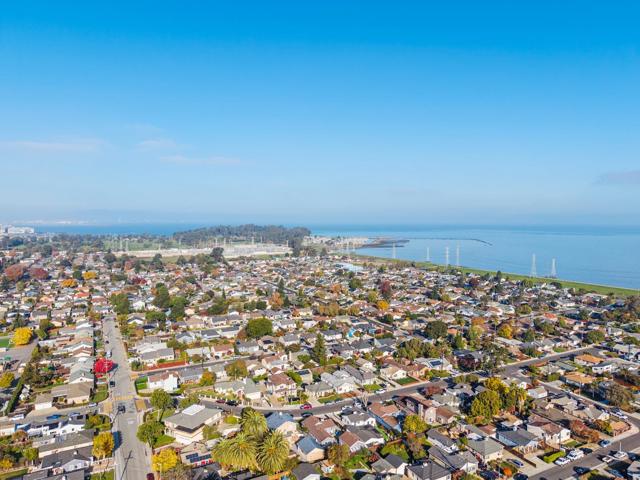 1300 2nd Avenue, San Mateo CA: https://media.crmls.org/mediaz/8114c61e-77de-4cae-8c73-4b4f2069b3d5.jpg
