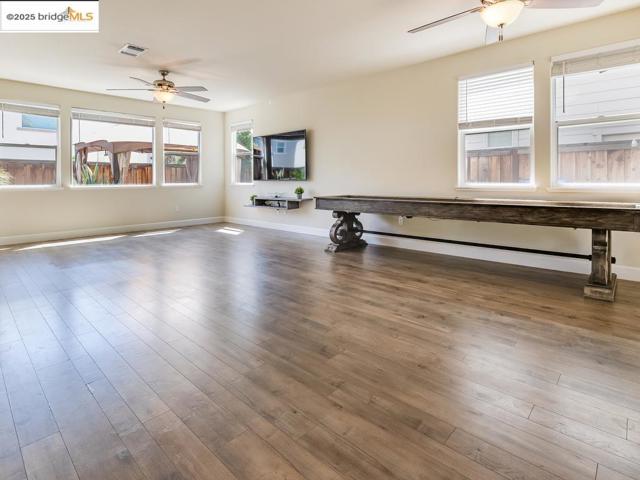 270 Guthrie Lane, Brentwood CA: https://media.crmls.org/mediaz/81157b68-df61-4d28-ab2a-055a3c4c9dd6.jpg