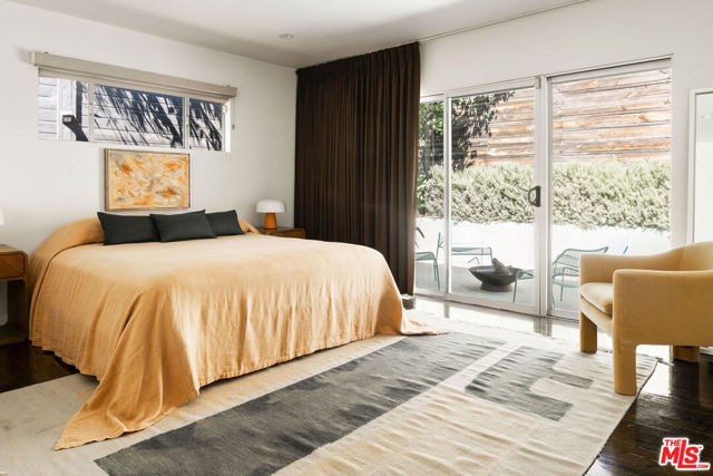 2220 Richland Avenue, Los Angeles CA: https://media.crmls.org/mediaz/8115c8c1-e9ad-4c66-a2dc-03fa21d74792.jpg