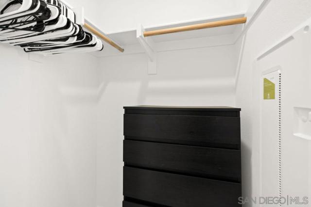 347 Sweet Pl, Fallbrook CA: https://media.crmls.org/mediaz/8115cba2-8f85-473c-a102-aa878af831ec.jpg