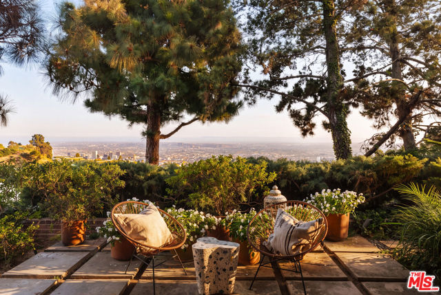 5 Bed Home for Sale in Los Angeles, California