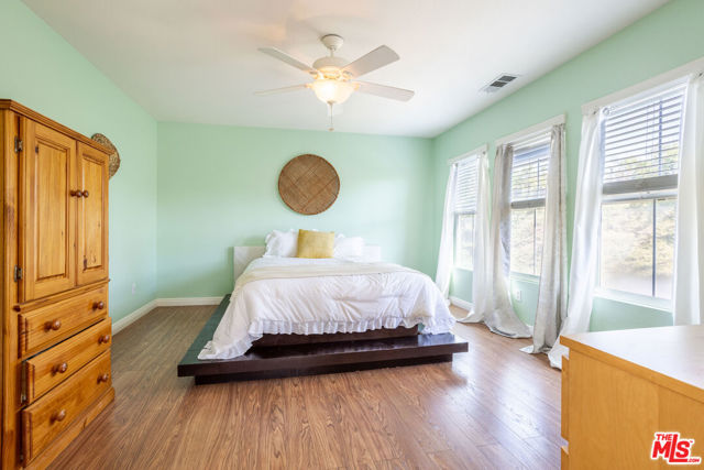 29266 Pilgrim Court, Valencia CA: https://media.crmls.org/mediaz/8116b415-b2ac-4730-84ea-f60cb9fcba02.jpg