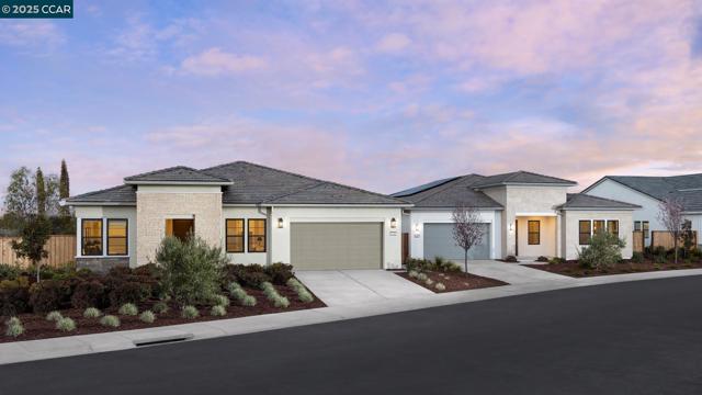 2892 Lakeshore Avenue, Tracy CA: https://media.crmls.org/mediaz/8116c35c-9c40-4c4a-8b91-c851eef9c217.jpg