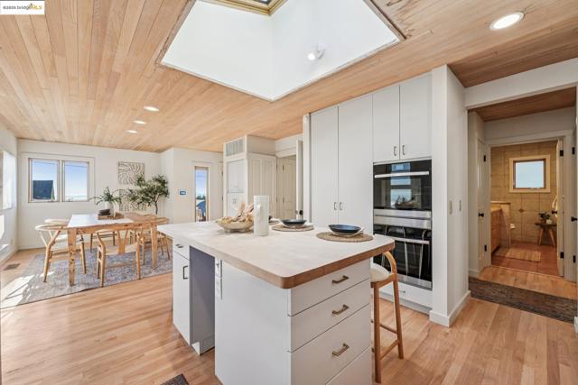 19 Highland Blvd, Kensington CA: https://media.crmls.org/mediaz/8116c7af-8824-4d5e-bc81-f248677a0d47.jpg