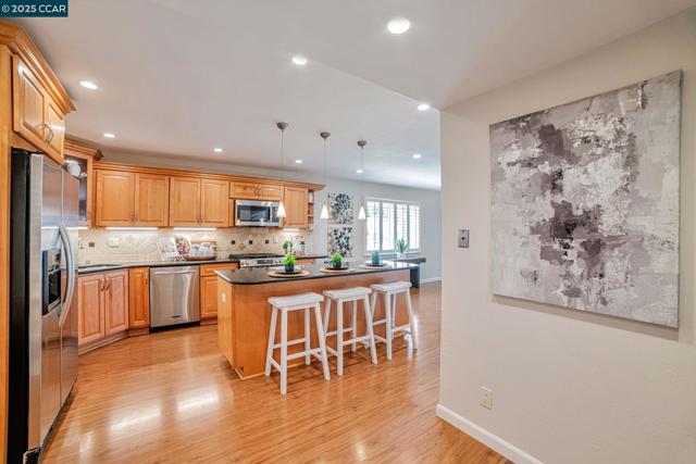 600 Guaymas Ct, San Ramon CA: https://media.crmls.org/mediaz/8116ce83-8676-4ee9-9325-dc9d7cea3d93.jpg