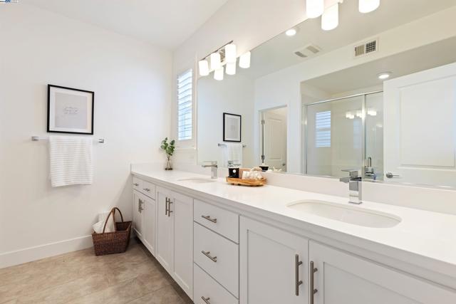 29231 Hub Ct, Hayward CA: https://media.crmls.org/mediaz/8116df5f-90e7-4092-9c83-3bca27c8f334.jpg