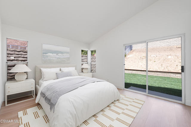 7246 University Drive, Moorpark CA: https://media.crmls.org/mediaz/8116edeb-8518-4929-847c-6f8fca0b67fc.jpg