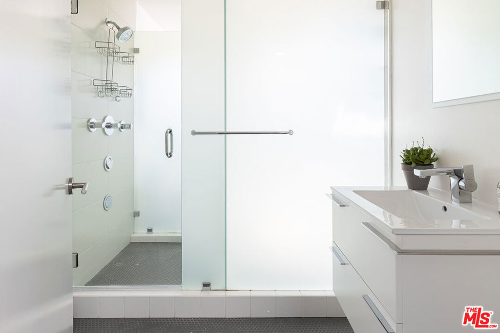 MLS #25567183 img 33