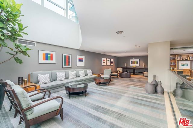 13600 Marina Pointe Drive, Marina del Rey CA: https://media.crmls.org/mediaz/8118655b-a530-4f42-91a2-45de9e2f9138.jpg
