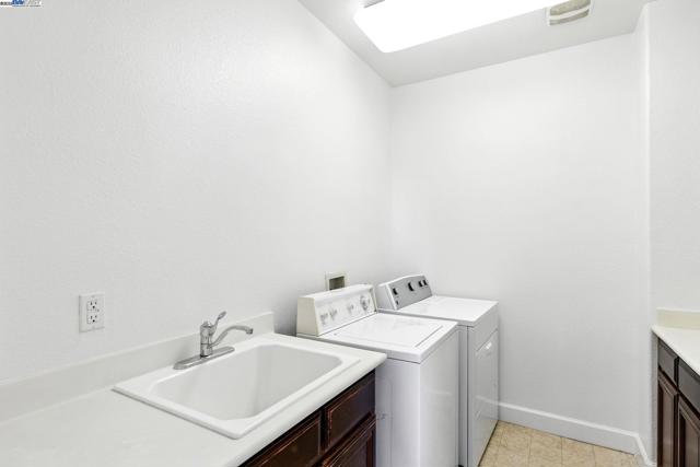 3909 Danbury Way, Fairfield CA: https://media.crmls.org/mediaz/81188485-c5b5-405a-a62d-732e2a11e043.jpg