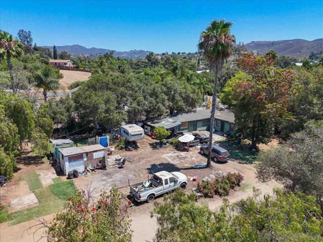 1960 Buena Creek Rd, Vista CA: https://media.crmls.org/mediaz/811929d9-7dd9-4a9b-bcf4-f6f2e2f20547.jpg