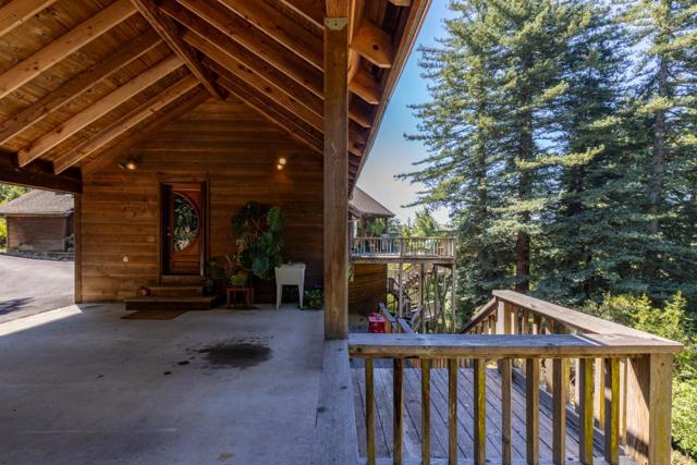 994 Laurel Grove Drive, Soquel CA: https://media.crmls.org/mediaz/8119735f-5f1c-477c-a881-835b1b6deed2.jpg