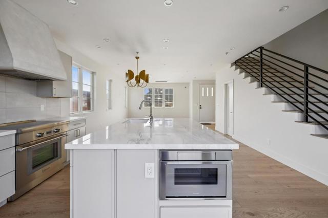 577 Creekside Court, Half Moon Bay CA: https://media.crmls.org/mediaz/8119b238-ea51-4c8e-9bb4-e5c84f643c48.jpg