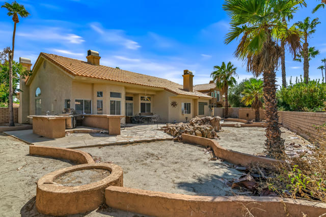 340 Augusta Drive, Palm Desert CA: https://media.crmls.org/mediaz/8119b767-e3b3-4563-88d8-1eda1536e3b2.jpg
