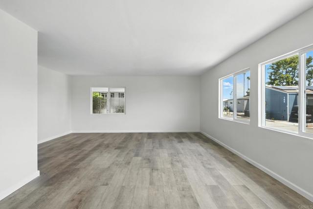 5001 W Florida Avenue, Hemet CA: https://media.crmls.org/mediaz/811a6178-e7d2-4c41-a6b9-55eb17262236.jpg