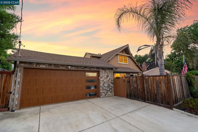4218 Cobblestone Dr, Concord CA: https://media.crmls.org/mediaz/811cd3f8-4570-4a2d-8372-5aba46d2c882.jpg