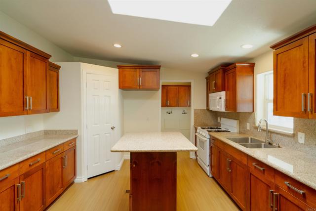 Detail Gallery Image 9 of 26 For 646 Iowa St, Imperial Beach,  CA 92154 - 4 Beds | 2 Baths