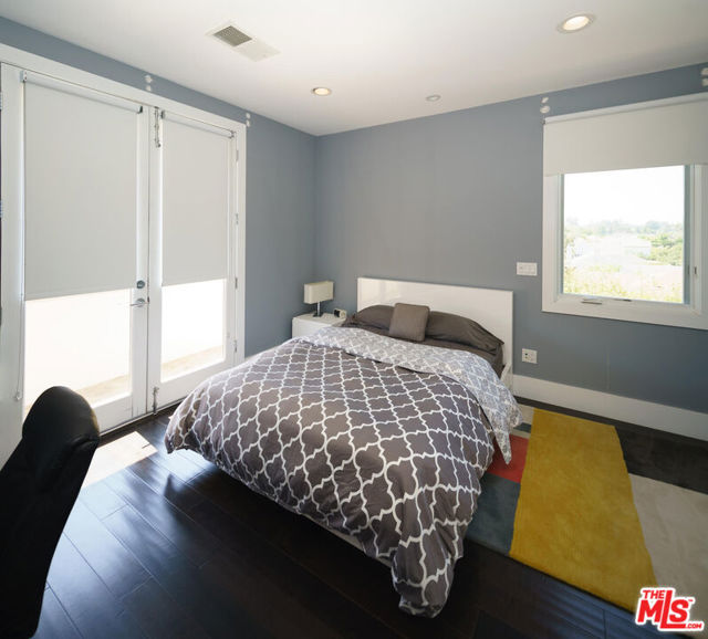 9515 Kirkside Road, Los Angeles CA: https://media.crmls.org/mediaz/811dd8e6-cde0-4e63-96e3-ac44428a4e7f.jpg