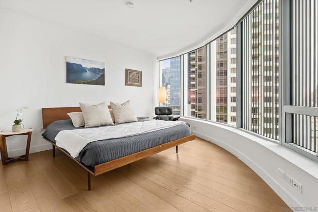 888 W E Street, San Diego CA: https://media.crmls.org/mediaz/811e0b89-a79c-424f-b7bd-a580cd61eac4.jpg