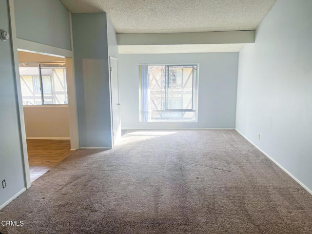 Detail Gallery Image 3 of 12 For 951 Warwick Ave #E4,  Thousand Oaks,  CA 91360 - 2 Beds | 1 Baths