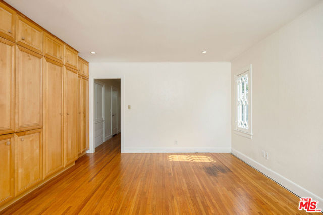 614 S Orange Drive, Los Angeles CA: https://media.crmls.org/mediaz/811e62c2-b5ff-4521-a8c4-01479bd41f58.jpg