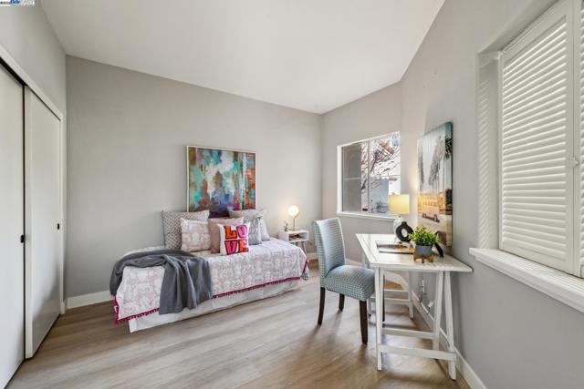 121 Jervis Bay, Alameda CA: https://media.crmls.org/mediaz/811e7c16-1165-4762-93d2-1a090dd9ec8f.jpg