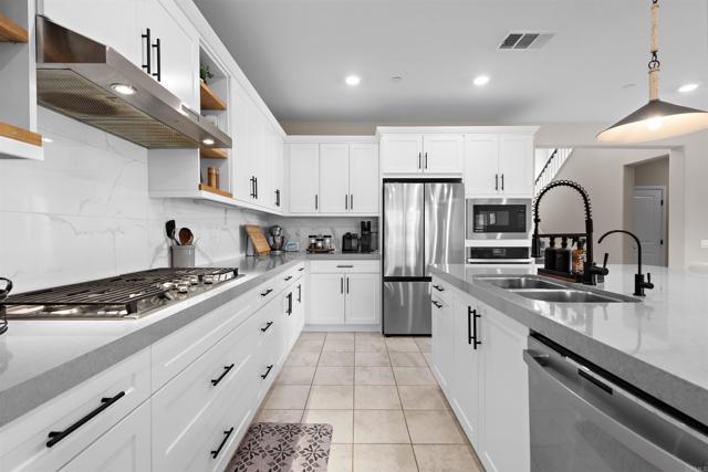 Detail Gallery Image 4 of 51 For 2944 Gait Way, Escondido,  CA 92029 - 5 Beds | 3/1 Baths