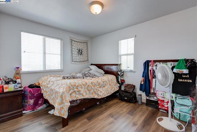 53 Puffin Cir, Oakley CA: https://media.crmls.org/mediaz/811f67b1-9c4b-4295-b372-39b22ce6586d.jpg