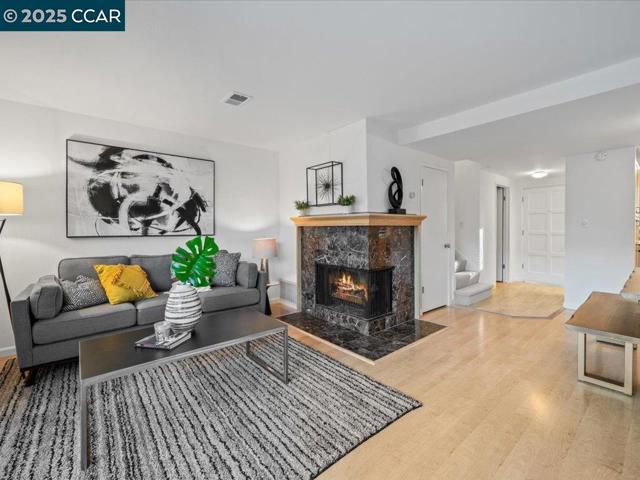 1818 Wildbrook Ct, Concord CA: https://media.crmls.org/mediaz/811f7cd4-ddce-48a7-9216-9a433fd1eb56.jpg