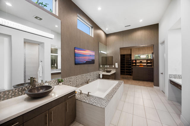 1 Via Merenda, Rancho Mirage CA: https://media.crmls.org/mediaz/81201397-d3ba-4202-89ef-dbdc434d7517.jpg