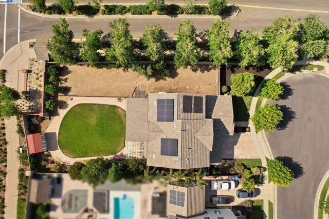 247 N Menlo Park Ct, Mountain House CA: https://media.crmls.org/mediaz/81202218-9755-46cf-b056-2df90e281f29.jpg