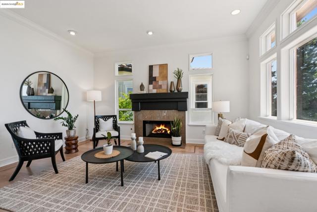 16032 Broadway Ter, Oakland CA: https://media.crmls.org/mediaz/8120375a-0a89-4362-bb87-84e7a0fa65be.jpg