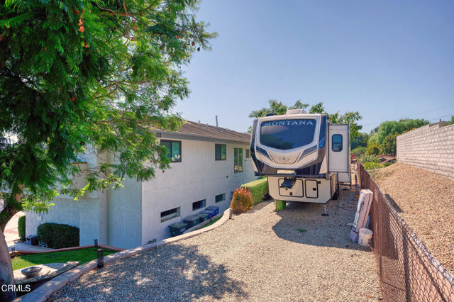 2207 Terra Bella Lane, Camarillo CA: https://media.crmls.org/mediaz/81209837-3ddc-4615-9de9-10290a9dd6ad.jpg