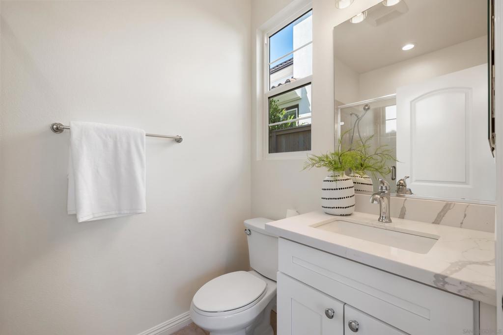 MLS #250033938SD img 19