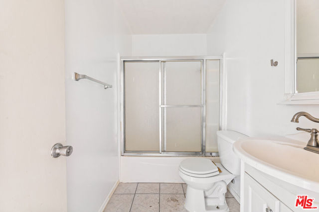 5055 Coldwater Canyon Avenue, Sherman Oaks CA: https://media.crmls.org/mediaz/81211d59-5810-4c31-9389-8691ebcfdb1e.jpg