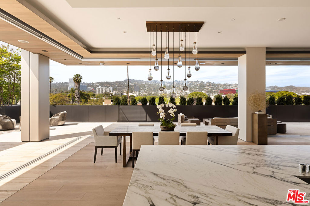 8899 Beverly Boulevard #4A
