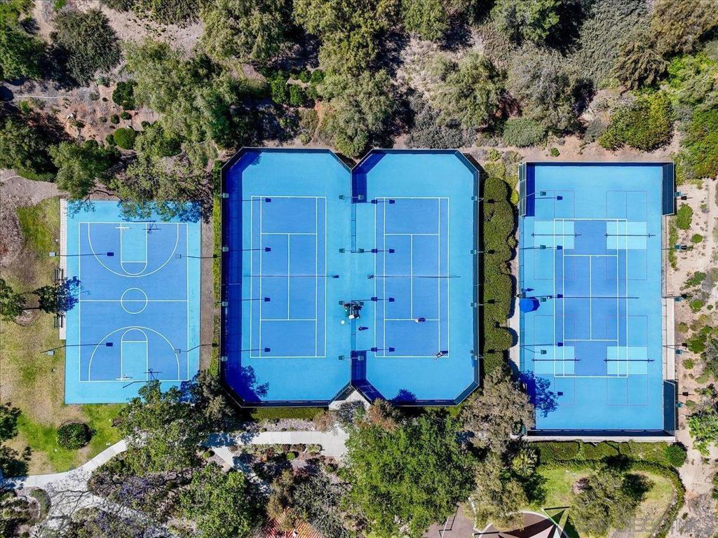 https://media.crmls.org/mediaz/81218faf-67c8-45ac-a96f-201916abc327.jpg?preset=X-Large
