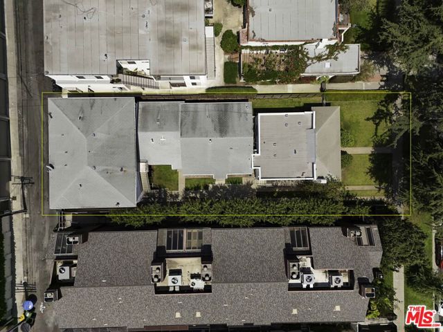 938 15th Street, Santa Monica CA: https://media.crmls.org/mediaz/81223d70-678b-4dc8-8c2e-ebb2ddf12798.jpg