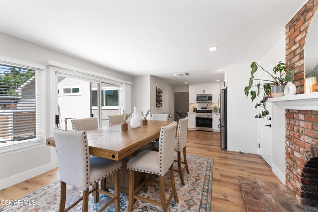 3268 Hilldale Avenue, Simi Valley CA: https://media.crmls.org/mediaz/8122742b-c4d5-4e7d-b203-3b973aa39af9.jpg