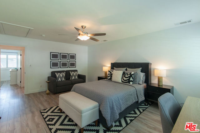 3920 W Clark Avenue, Burbank CA: https://media.crmls.org/mediaz/8122763d-1ae5-480c-8e04-ead2ec359da2.jpg
