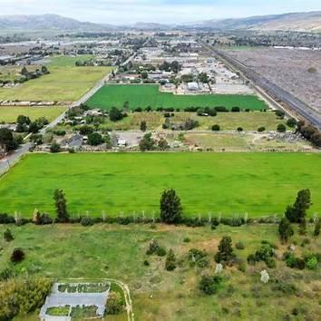 19900 Dougherty Avenue, Morgan Hill CA: https://media.crmls.org/mediaz/8122dd6d-3877-4af2-ba87-4c6350c2ef8a.jpg