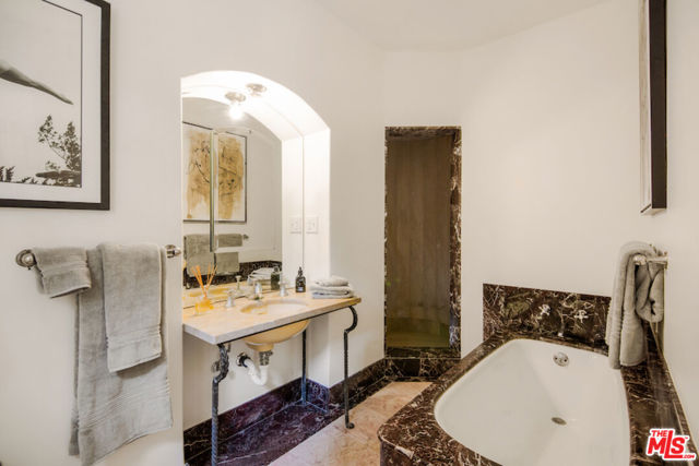 405 Toro Canyon Road, Carpinteria CA: https://media.crmls.org/mediaz/8123626b-3f78-439e-83f1-fa519edb6f84.jpg