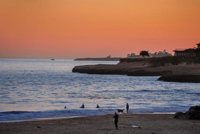 22130 E Cliff Drive, Santa Cruz CA: https://media.crmls.org/mediaz/8123a51e-81ed-492e-98af-c9f395578bec.jpg